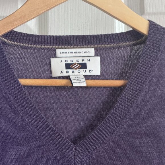 Joseph Abboud Purple 100% Extra Fine Merino Wool V-neck Sweater, XL - Picture 2 of 3